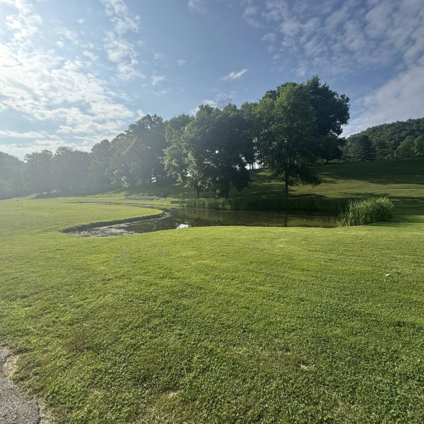 Big Hickory Golf Course: A Charming Nine-Hole Escape in Manchester, KY photo 1